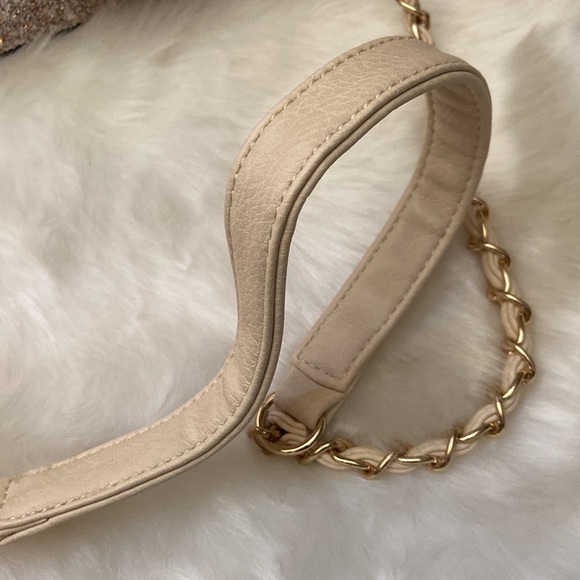 🆕 Beautiful Aldo sparkly shoulder bag with functional lock and key design. - Picture 8 of 11